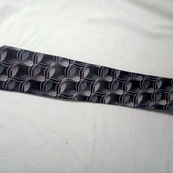 CONCEPTS BY CLAIBORNE Black and Silver Silk Tie. - Picture 4 of 4